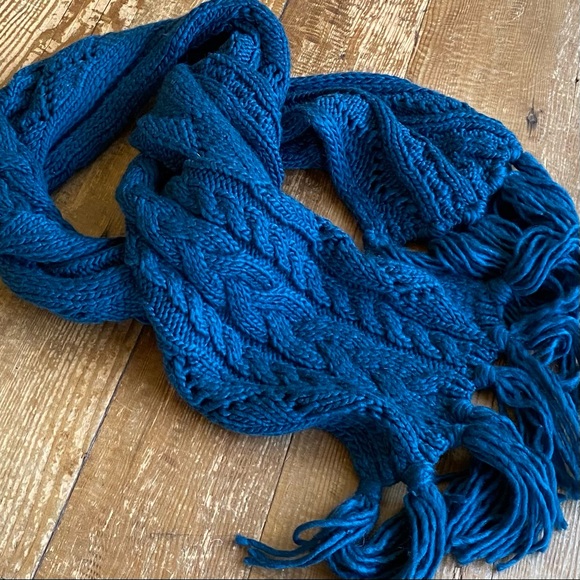 MICHAEL Michael Kors Cable Knit Scarf - Picture 11 of 13